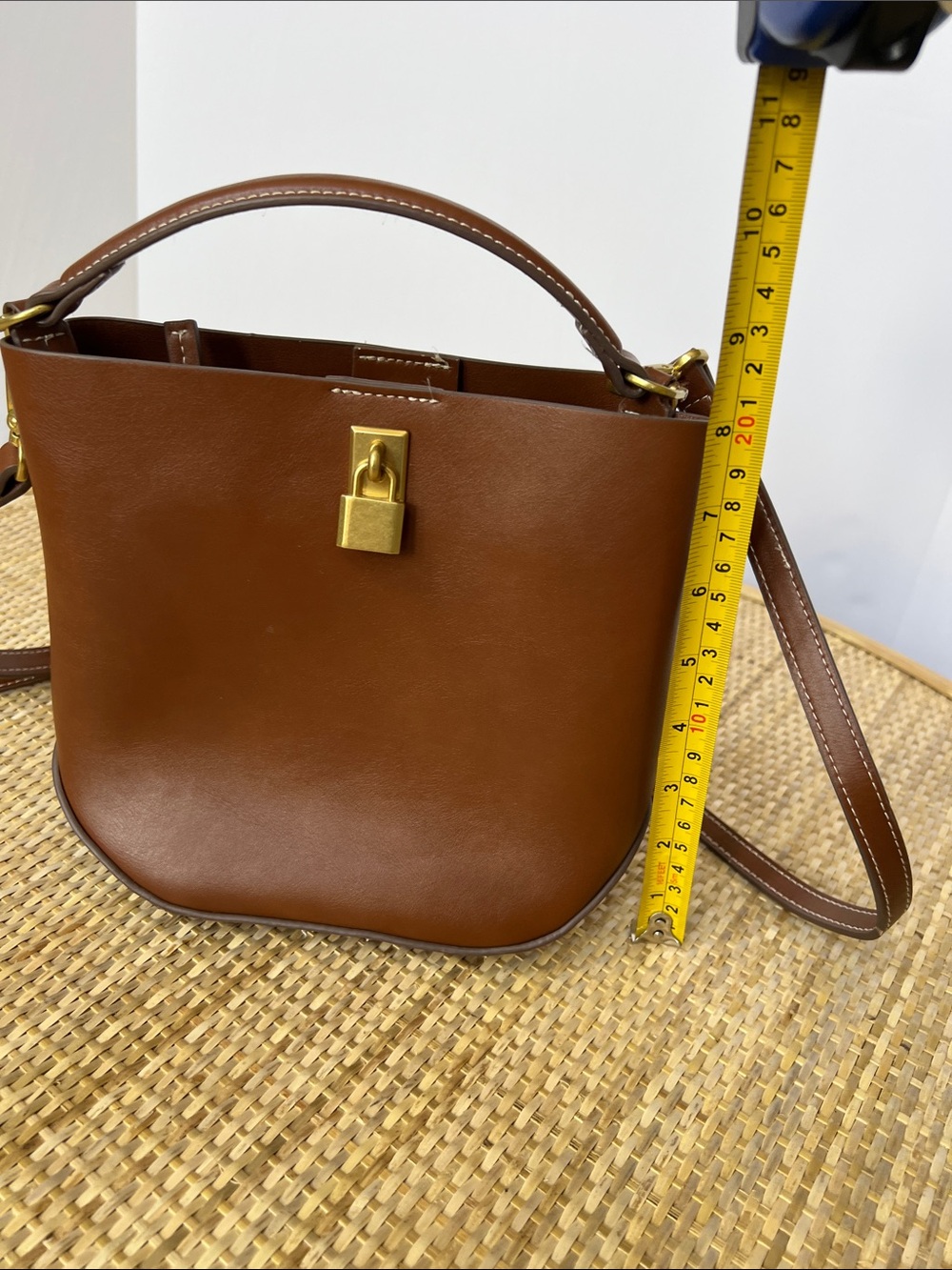 Mango Padlock Detail Mini Shopper Bag cognac Brown vegan shoulder strap - FLAWED - Picture 14 of 16